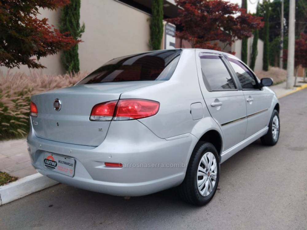 FIAT - SIENA - 2010/2011 - Prata - R$ 32.500,00
