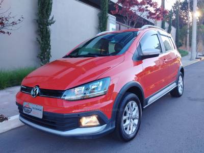 VOLKSWAGEN - CROSSFOX - 2015/2016 - Vermelha - R$ 56.500,00