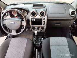 FORD - FIESTA - 2013/2014 - Preta - R$ 37.900,00