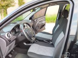 FORD - FIESTA - 2013/2014 - Preta - R$ 37.900,00