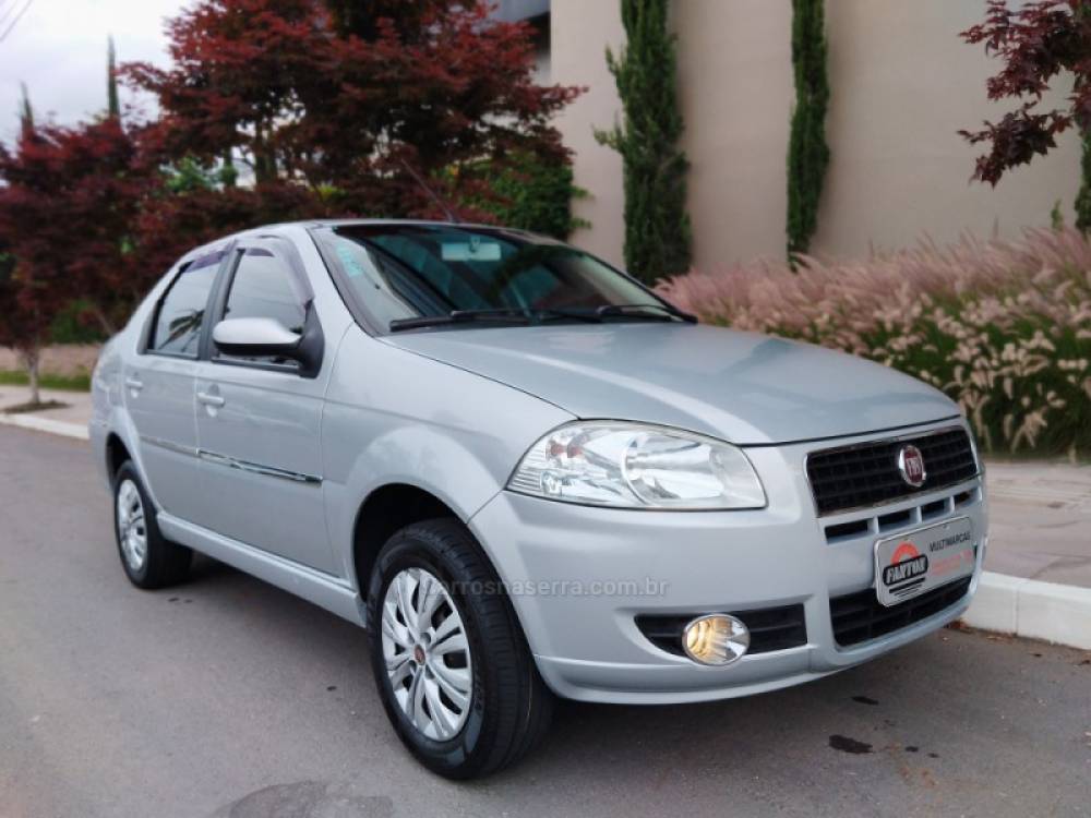 FIAT - SIENA - 2010/2011 - Prata - R$ 32.500,00