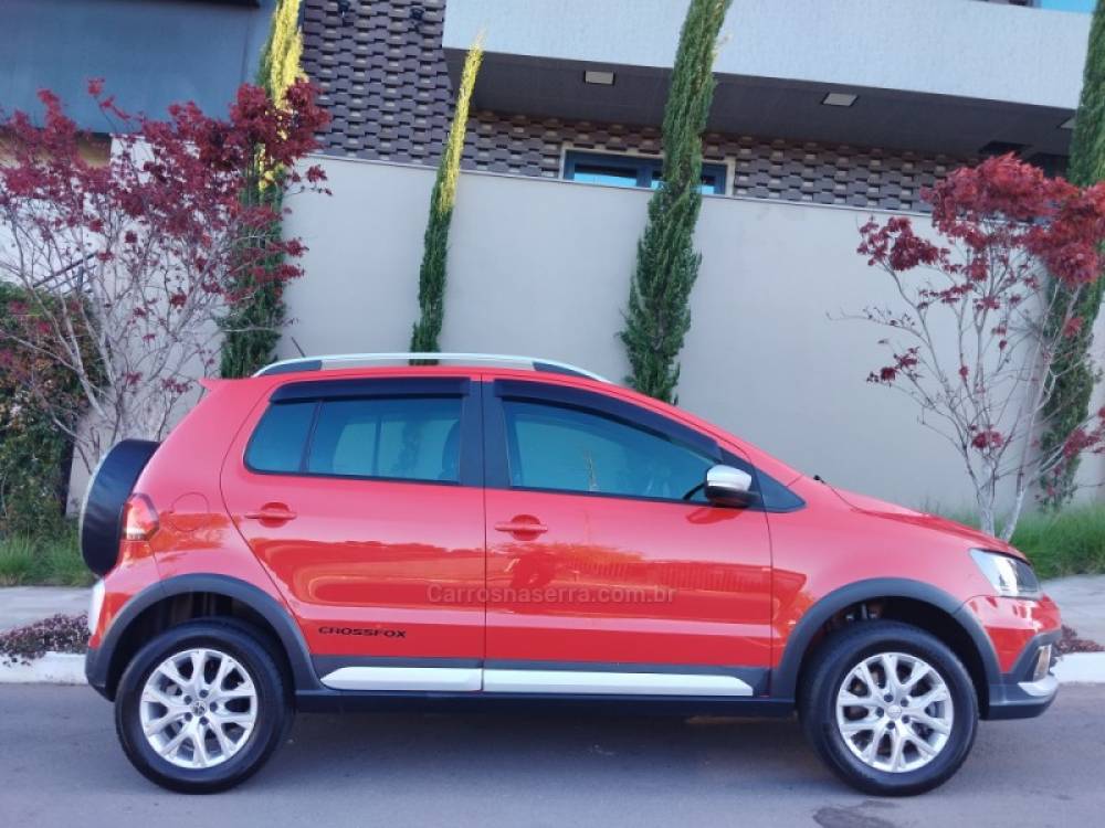 VOLKSWAGEN - CROSSFOX - 2015/2016 - Vermelha - R$ 56.500,00