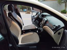 RENAULT - CAPTUR - 2018/2019 - Preta - R$ 77.500,00