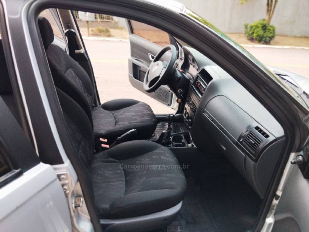 FIAT - SIENA - 2010/2011 - Prata - R$ 32.500,00